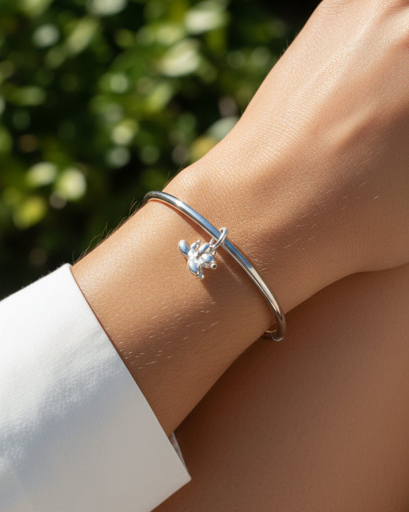 Dije / Charm de plata 950 con forma de perro globo acostado compatible con collares y pulseras pandora