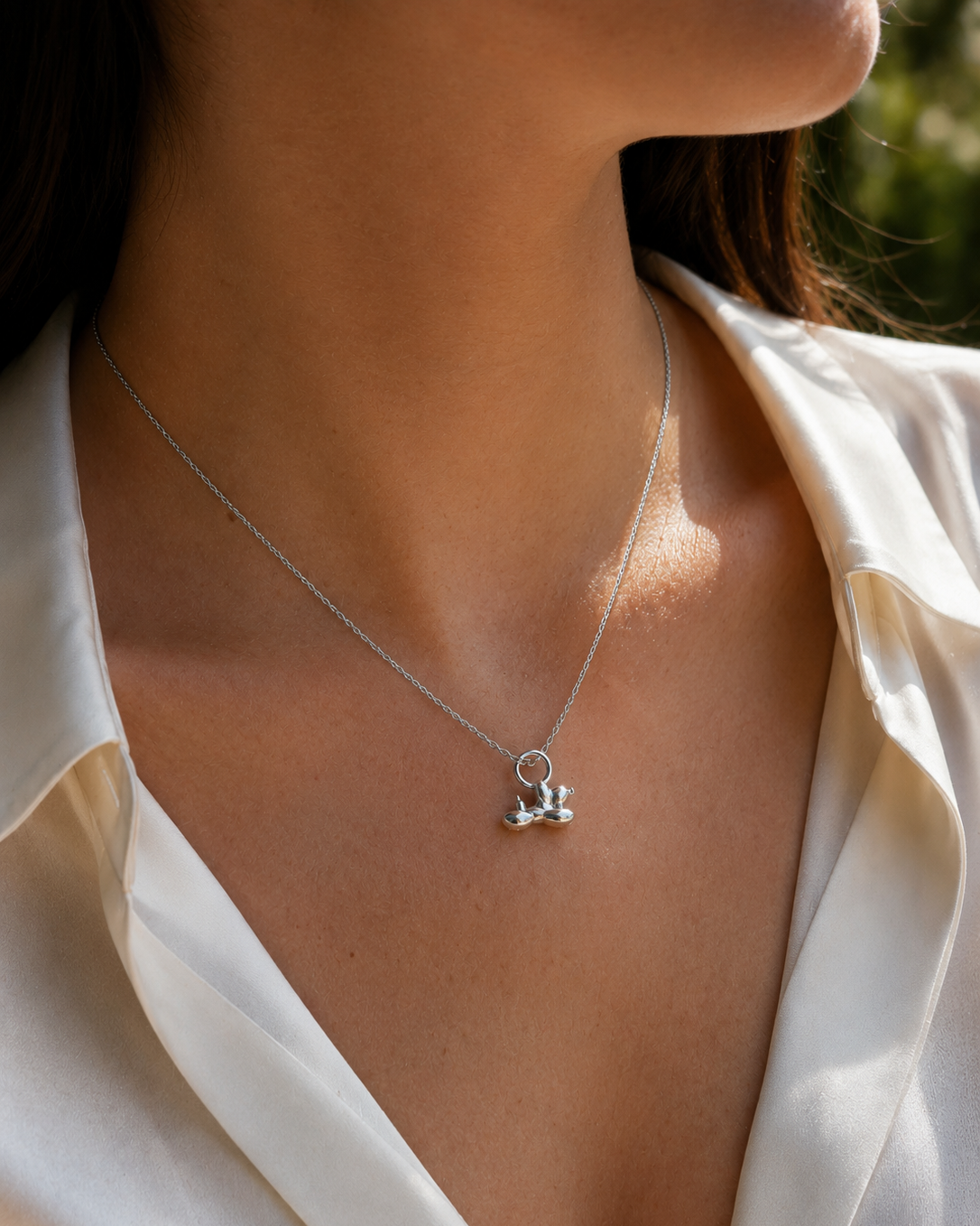 Dije de plata 950 con forma de perro globo acostado compatible con collares y pulseras pandora